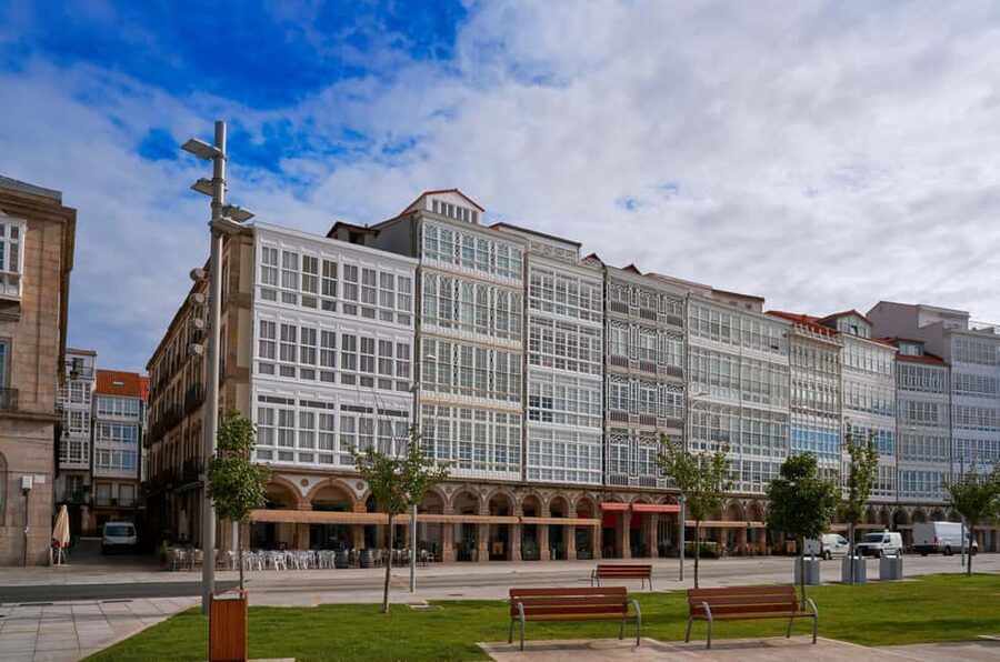 A Coruña: Historic Walking Tour Old Town and Highlights - From Teatro Rosalía de Castro to Plaza de María Pita: the story becomes visible