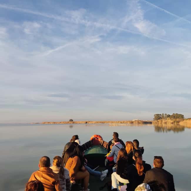 Albufera de Valencia: boat ride and visit to a barraca - The barraca stop, stepping into how fishermen lived