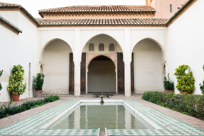 Alcazaba Malaga Guided Tour - The walk you’ll actually do: entry, viewpoints, and courtyard time