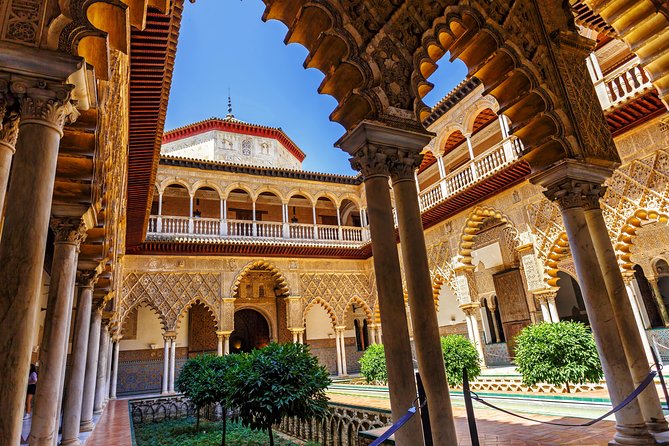 Alcazar, Cathedral and Giralda Guided Tour with Priority Tickets - Seville Cathedral: Gothic scale, Mezquita origins, and what to notice