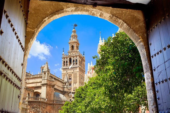 Alcazar, Cathedral and Giralda Guided Tour with Priority Tickets - Start at Plaza del Triunfo: getting oriented fast