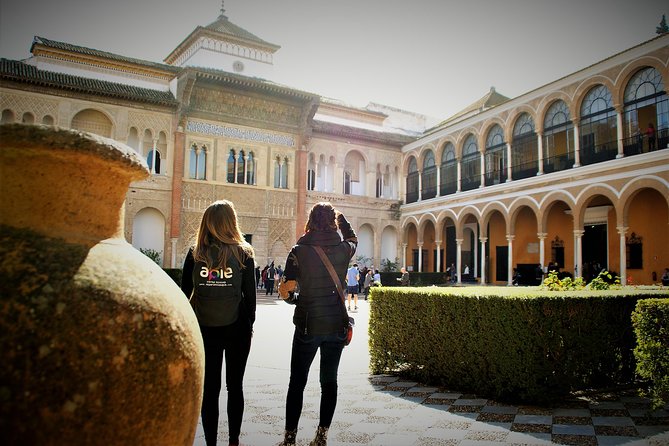 Alcazar of Seville Exclusive Group, max. 9 travelers - First stop: Plaza del Triunfo and finding your guide fast