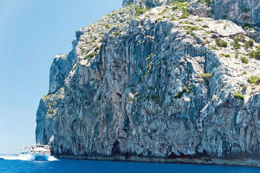 Alcudia: Boat Trip to Cap de Formentor and Formentor - First coastal stretch: Coll Baix and the Aucanada to Cap des Pinar views