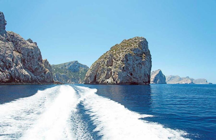 Alcudia: Boat Trip to Cap de Formentor and Formentor - Formentor beach hour: your best chance to swim