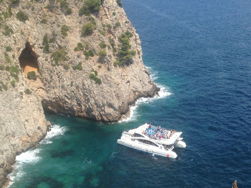 Alcudia: Boat Trip to Cap de Formentor and Formentor - Comfort and crowd reality on a 4-hour cruise