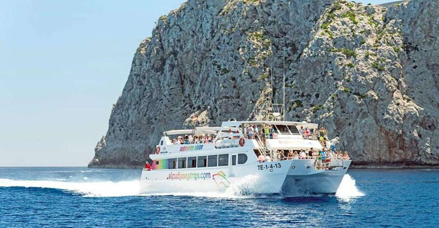 Alcudia: Boat Trip to Cap de Formentor and Formentor - Getting on board at Port d’Alcúdia (TM Brisa)