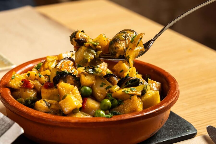 Alcudia: Self-Guided Gourmet Tapas and Wine Tour - Practical tips so your evening feels smooth
