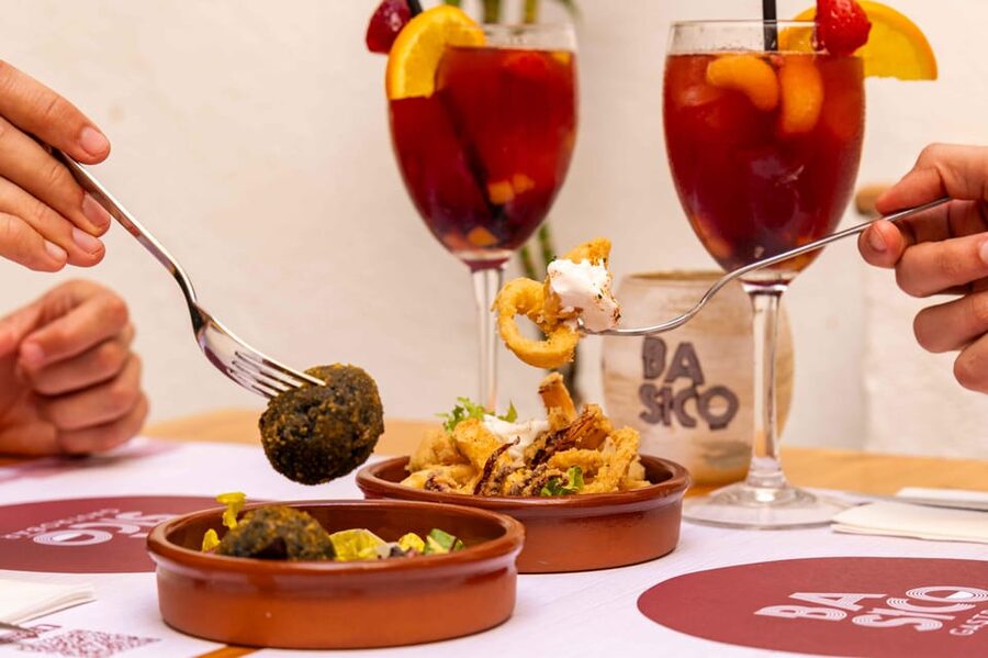 Alcudia: Self-Guided Gourmet Tapas and Wine Tour - Stop by stop: what the four tapas rounds are like