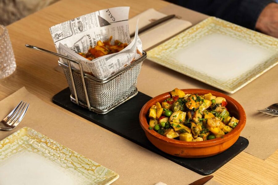 Alcudia: Self-Guided Gourmet Tapas and Wine Tour - Alcudia tapas and drinks: how the pairings are designed