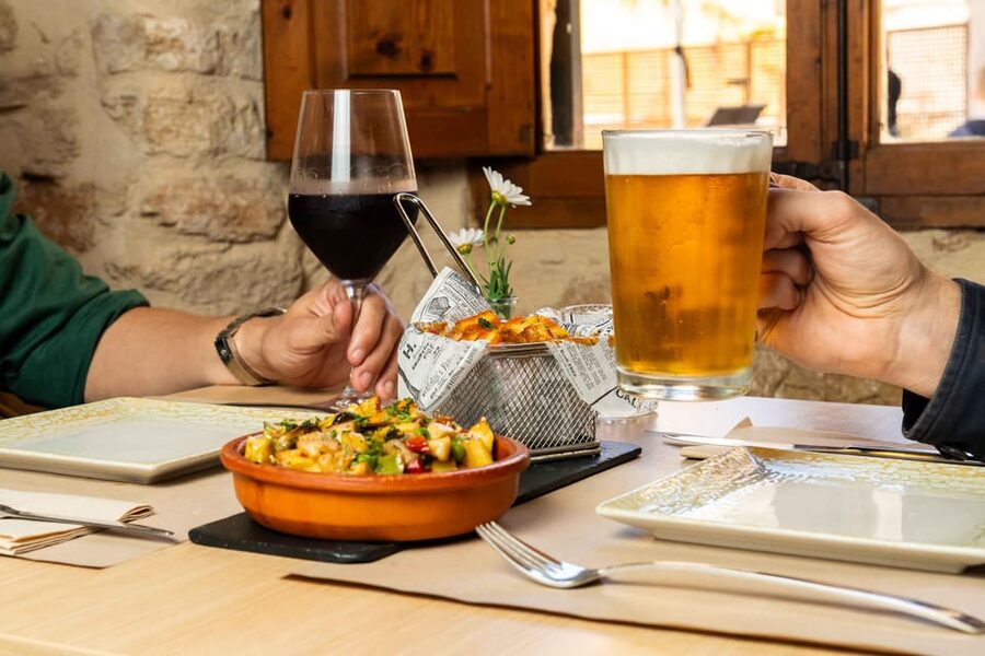 Alcudia: Self-Guided Gourmet Tapas and Wine Tour - Starting at Básico Gastro Bar and getting checked in fast