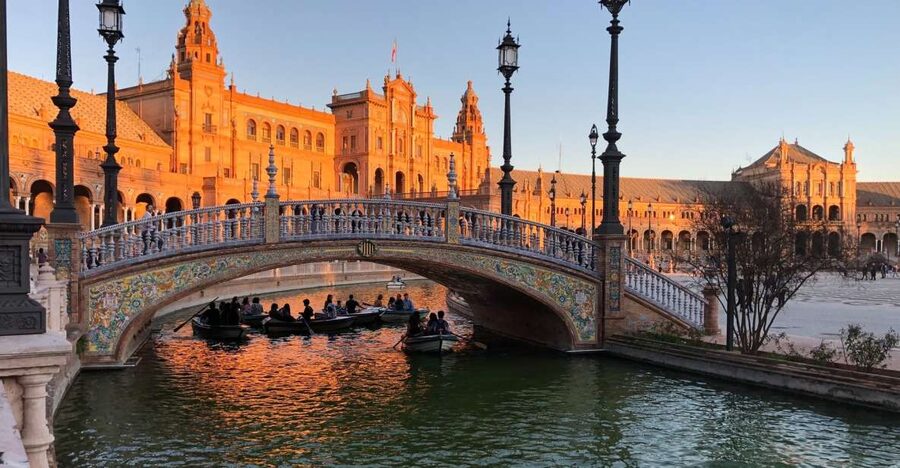 Algarve: Seville Full-Day Shopping and Sightseeing Tour - Guides that keep you oriented, from Ana to Dominique