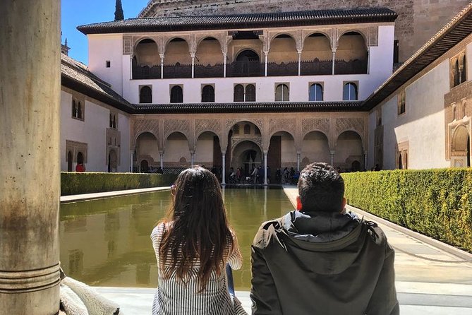 Alhambra &Charles Palace Guided Tour with Optional Nasrid Palaces - How this Alhambra tour saves you time
