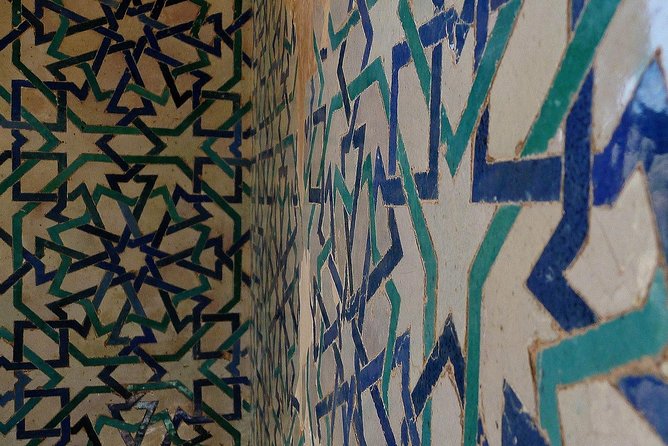 Alhambra &Charles Palace Guided Tour with Optional Nasrid Palaces - Carlos V and the Palace of Carlos V stop