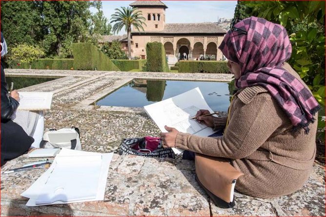 Alhambra &Charles Palace Guided Tour with Optional Nasrid Palaces - Alcazaba fortress and viewpoints: old defenses, big views