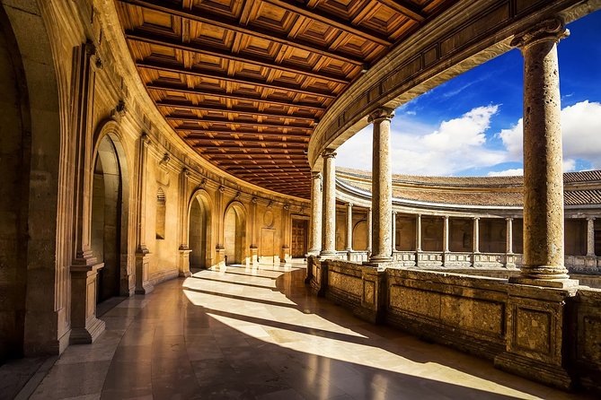 Alhambra & Generalife Skip the line Small Group including Nasrid Palaces - Alcazaba Fortress: Short Time, Big Views