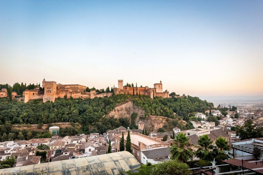 Alhambra & Generalife Tour including Transport & Admission - Nasrid Palaces with priority entry: the timed heart of the show