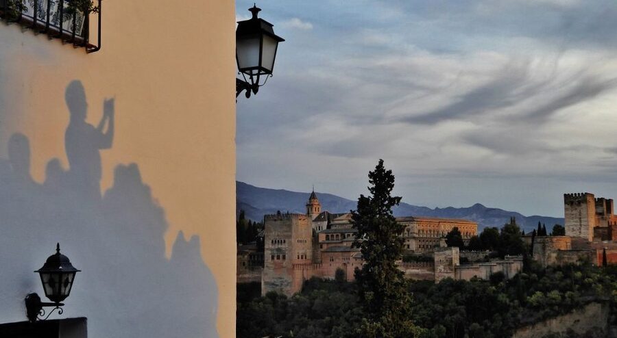 Alhambra & Generalife Tour including Transport & Admission - Alcazaba Fortress: where the old military logic shows