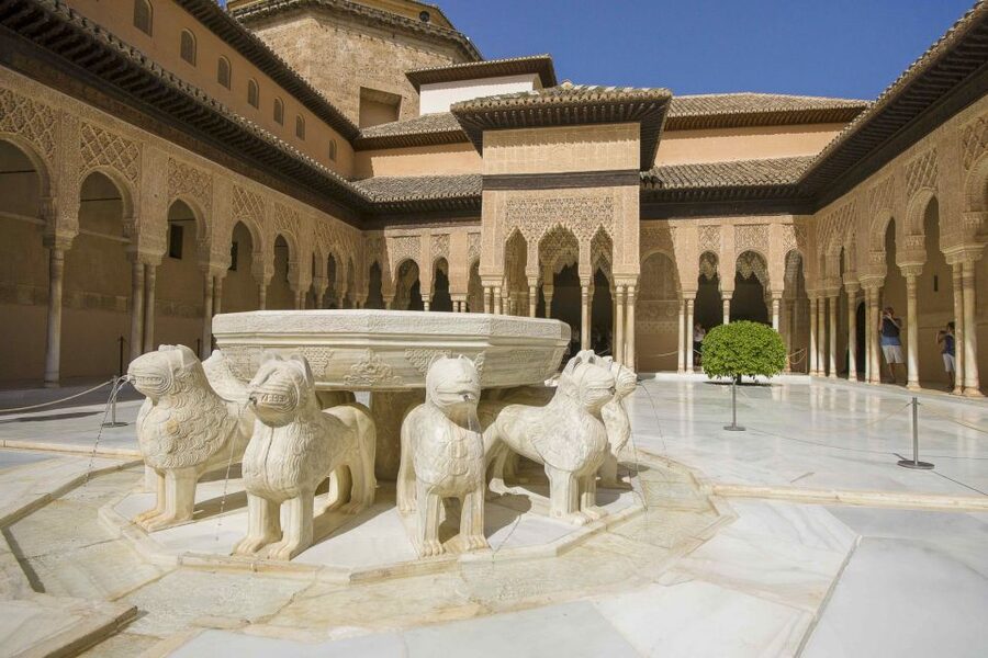 Alhambra & Generalife Tour including Transport & Admission - Your guide matters more than you think