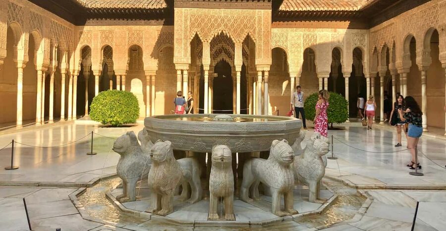 Alhambra: Guided Private Tour with Fast-Track Entry - Alcazaba of Alhambra: Where Defensive Thinking Shows Up