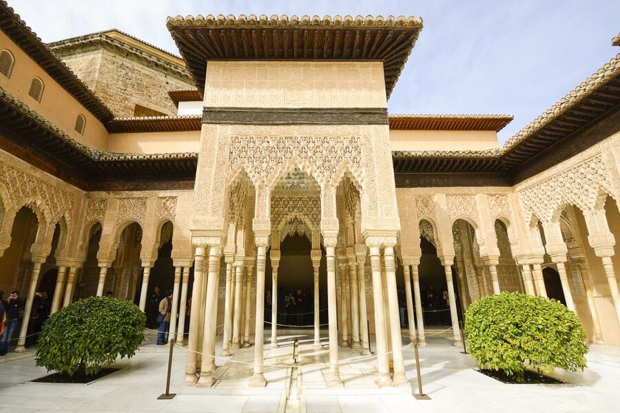 Alhambra Guided Tour with Fast-Track Entry - Fast-track entry: getting your bearings early