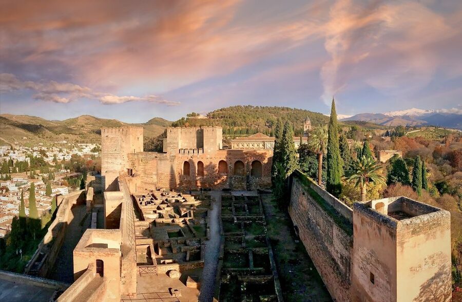 Alhambra's Gardens: Generalife, Partal, Alcazaba, & Carlos V - Entering the Alhambra like a pro: where to meet and what to expect