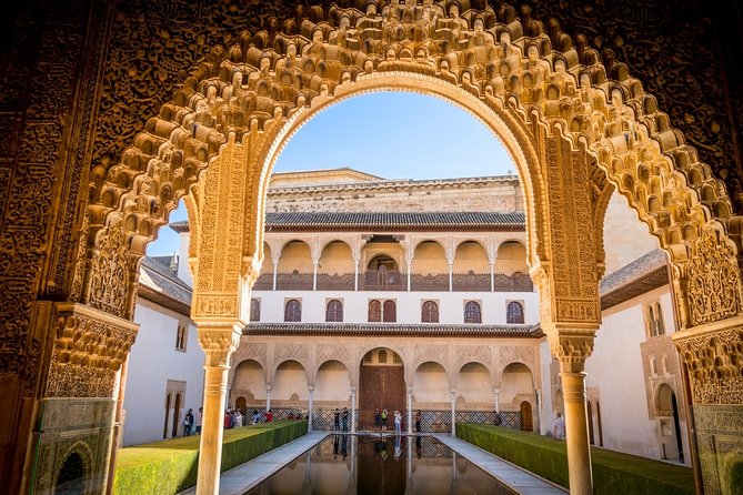 Alhambra: Small Group Tour with Local Guide & Admission - Stop 2: Nasrid Palaces, where the room details actually start to make sense
