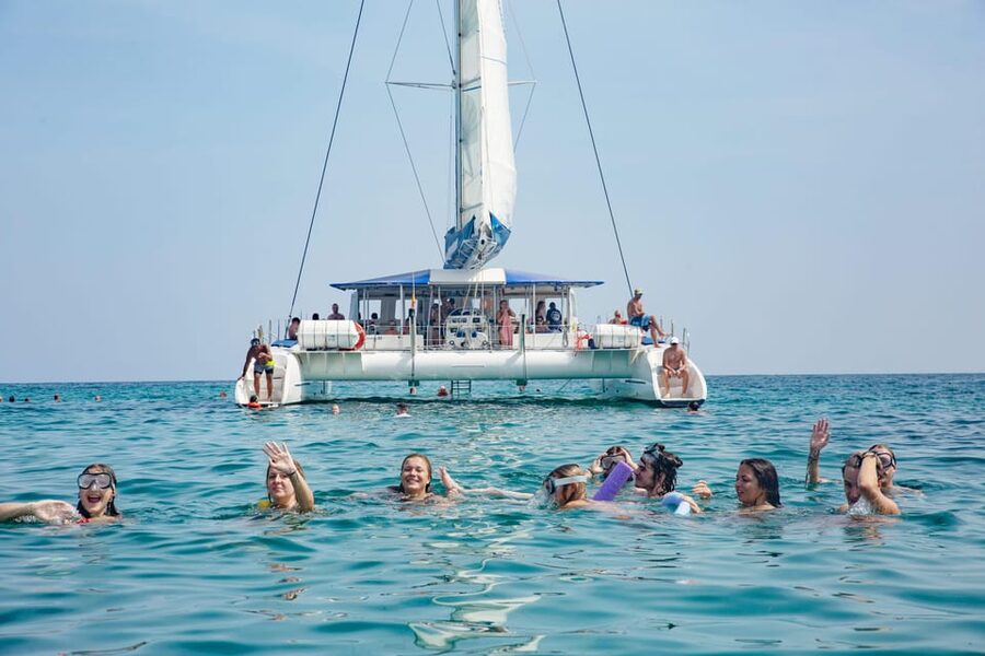 Alicante: 3-Hour Coastal Catamaran Cruise - Sailing out of Alicante: 45 minutes of coastline views