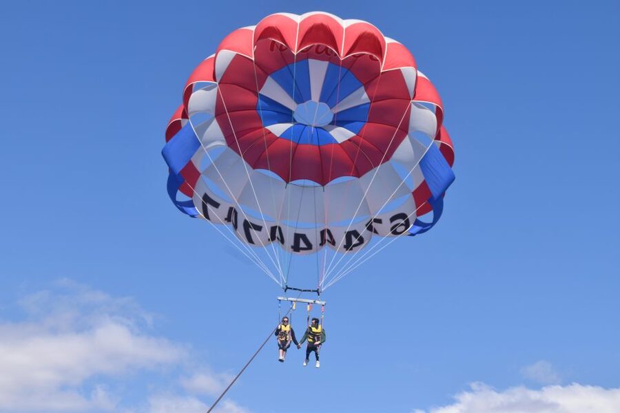 Alicante: Boat Trip and Parasailing Experience with Drink - Music, photos, and the staff vibe that people remember