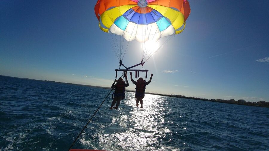 Alicante: Boat Trip and Parasailing Experience with Drink - Small logistics that make or break your day