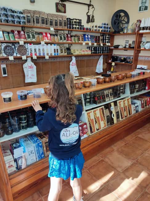 Alicante Charming Villages Tour: Villajoyosa and Altea - Villajoyosa’s colorful old heart and its chocolate-world details