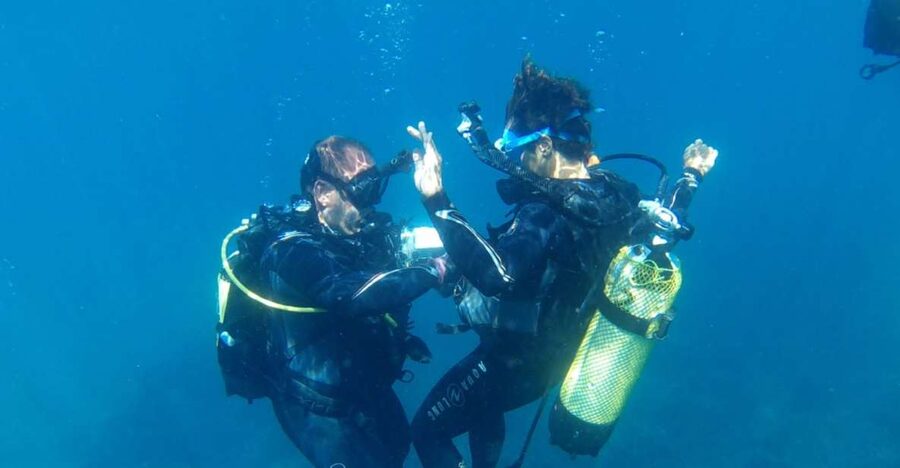 Alicante: Denia Beginners Scuba Diving Experience - Meeting Mon Diving in Denia, then getting geared up fast