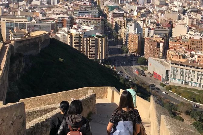 Alicante Historic Small Group Tour with Tapas Tasting - Barri Vell Santa Creu: A beautiful neighborhood walk with real stairs
