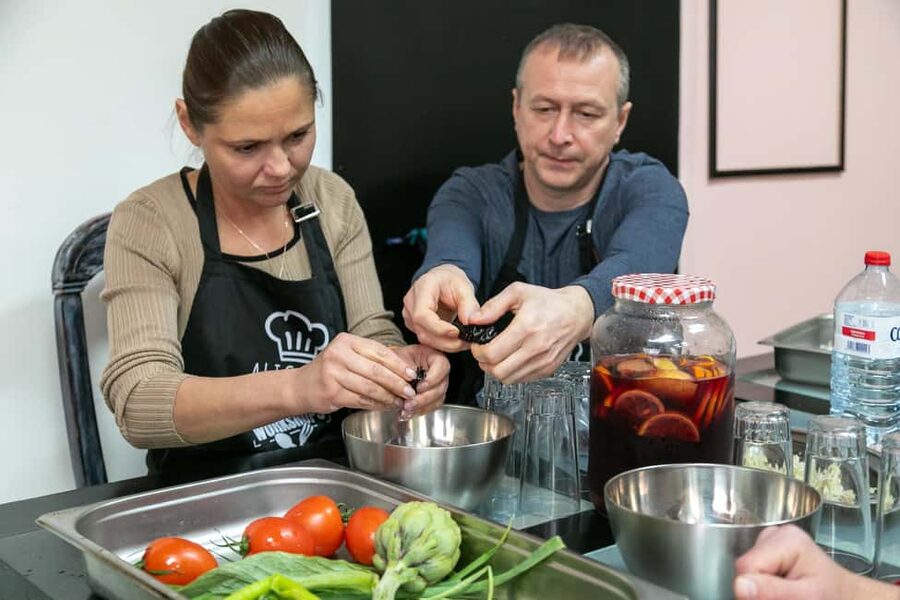 Alicante: Paella & Sangria Class with Tapas and Market Visit - From Mercado Central to Your Paella Pan