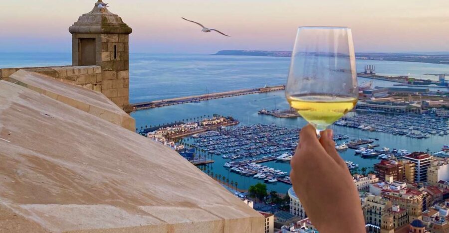 Alicante: Santa Bárbara Castle Wine Tasting & Tapas - Getting Up to the Castle: Santa Catalina Tower and the Right Elevator Stop