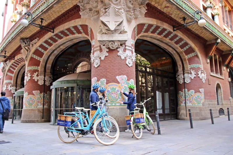 Barcelona: 1.5-Hour Sightseeing Tour by Bike/Electric Bike - Why a 1.5-Hour Bike Loop Works in Barcelona