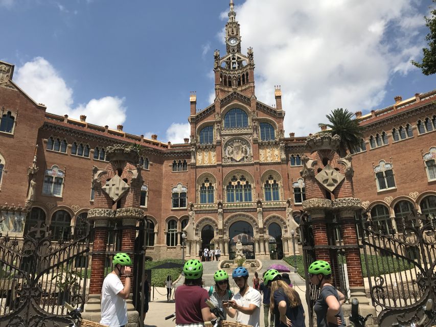 Barcelona: 1.5-Hour Sightseeing Tour by Bike/Electric Bike - Barceloneta Beach and Port Vell: Sea Air to Finish the Loop