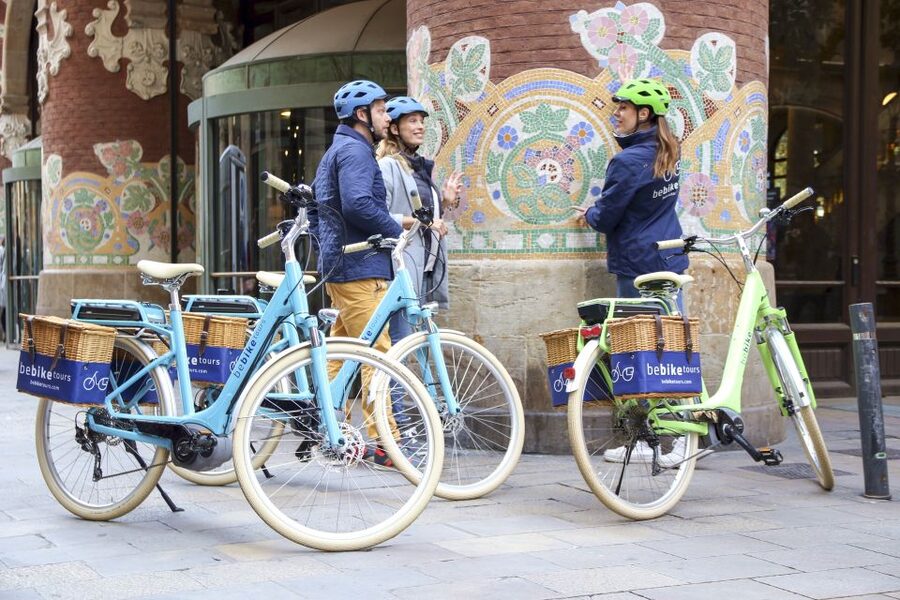 Barcelona: 2.5-Hour Bike or E-Bike Historical Tour - Price and value: is $28 a fair deal for 2.5 hours?