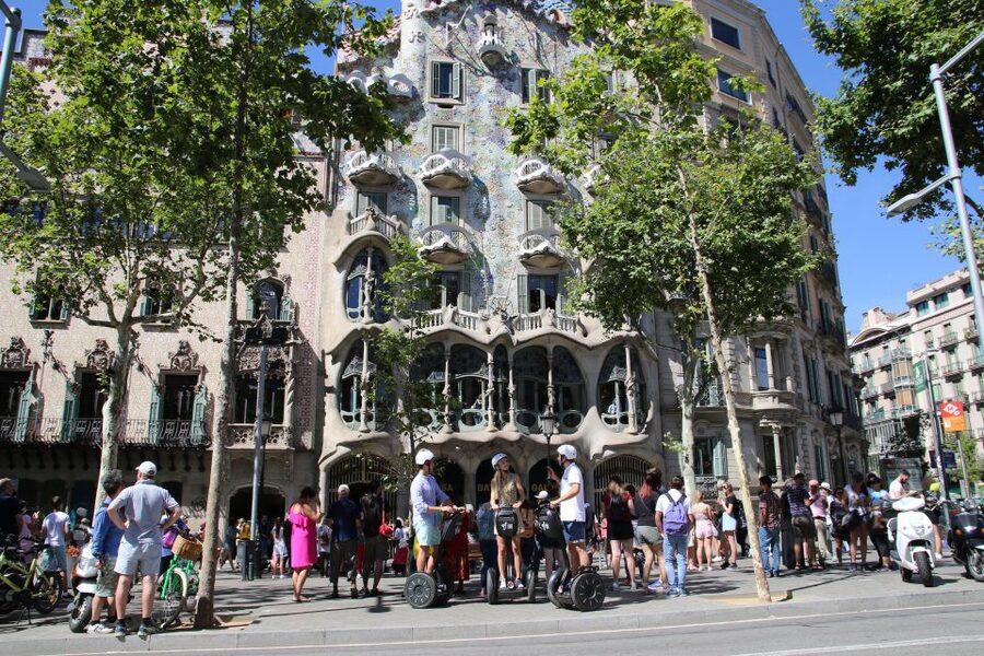 Barcelona: 2.5-Hour Gaudí Segway Tour - Should you book this Gaudí Segway tour?