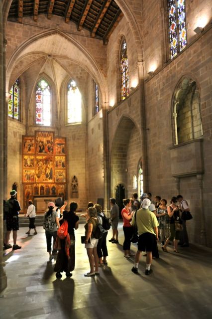 Barcelona 2-Hour Gothic Walking Tour - Plaça del Rei, Roman Barcino, and Medieval Power: Walking Through 2,000 Years