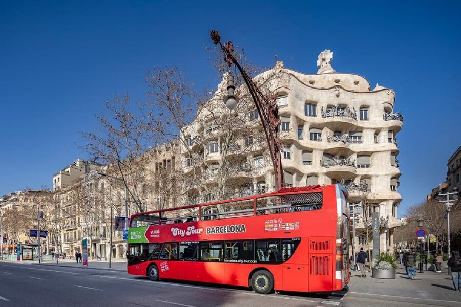 Barcelona: 24 or 48-Hour Hop-On Hop-Off Bus Tour - Quick Takeaways