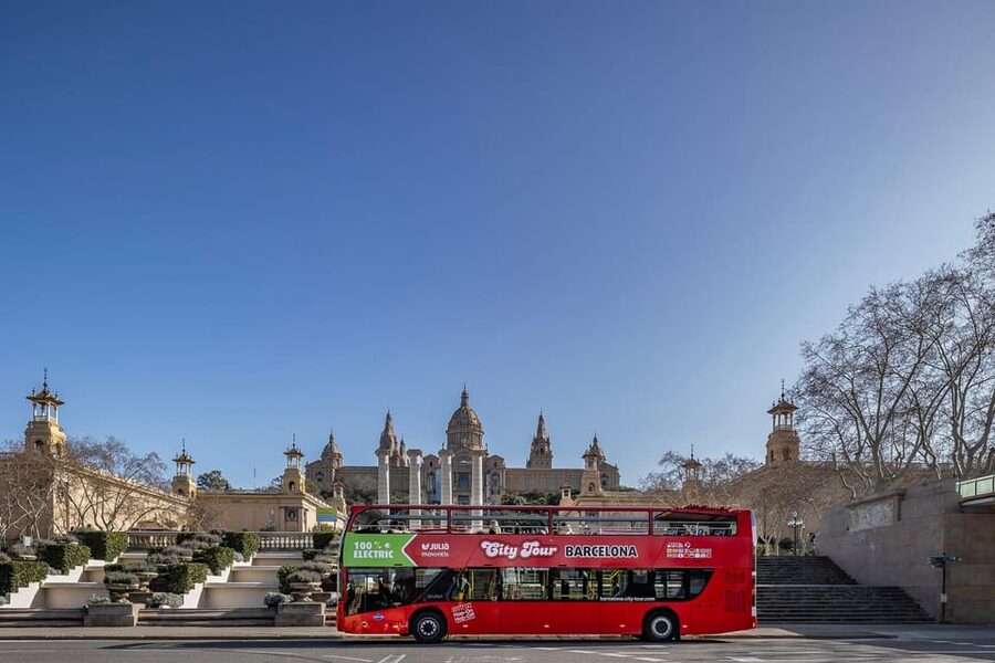 Barcelona: 24 or 48-Hour Hop-On Hop-Off Bus Tour - Green Route: Plaça Catalunya to Park Güell, With Sagrada Família in the Mix
