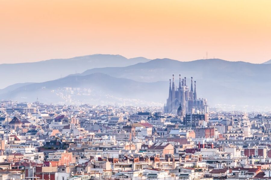 Barcelona: 3-Hour Sagrada Familia eScooter Tour - Ciutadella Park to Arc de Triomf: classic Barcelona photos on easy wheels