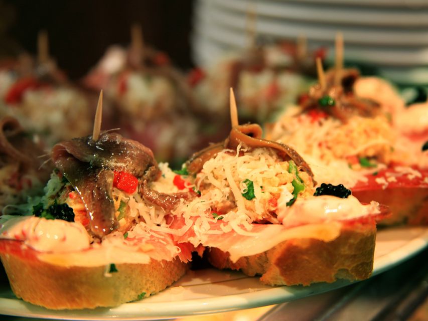 Barcelona: 4-Hour Tapas Evening Tour and Flamenco Show - Skip-The-Line Entrance and Small-Group Energy