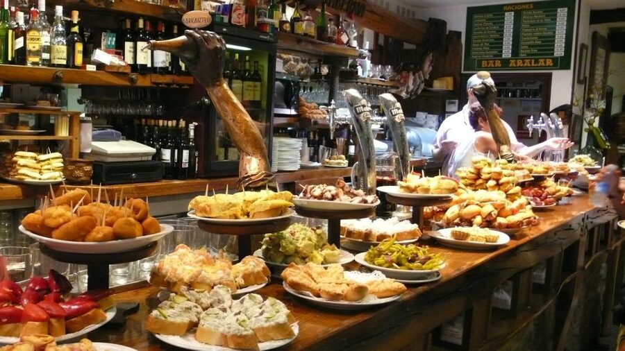 Barcelona: 4-Hour Tapas Evening Tour and Flamenco Show - Guides You Might Meet: The Names Behind the Stories