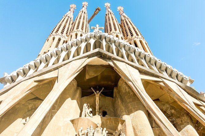 Barcelona all included: Sagrada, Park Güell, Montjuic & Gothic - La Rambla to the Gothic Quarter: Markets and Medieval Corners