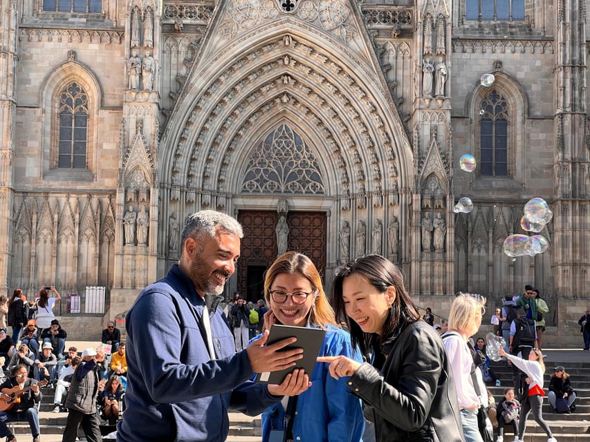 Barcelona: Barri Gotic Small Group Walking Tour - Walking the Gothic Quarter in 2 hours, without getting lost