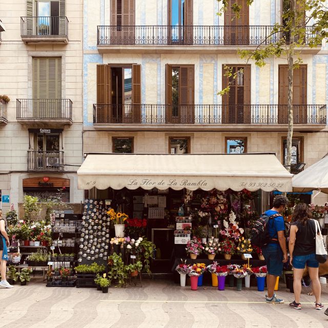 Barcelona: Barri Gotic Small Group Walking Tour - Plaça del Rei, where power sat and stories still echo