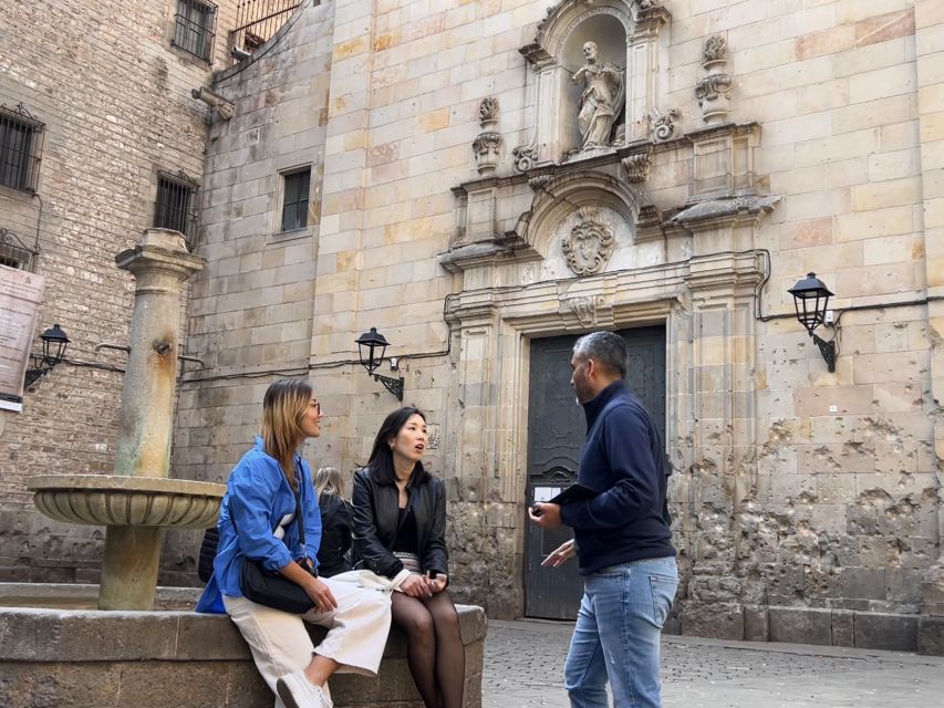 Barcelona: Barri Gotic Small Group Walking Tour - How the tour feels on the ground, easy walking with real questions