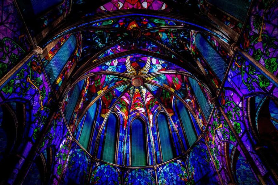 Barcelona Basilica: Immersive Light and Sound Show - LUMINISCENCE - Timing and language: use the start time to match your comfort level