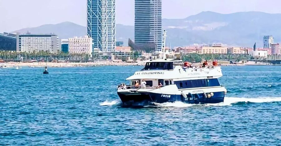Barcelona: Boat Tour in Las Golondrinas - Portal de la Pau start, right by Colón and Drassanes